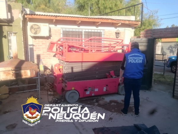 Ayer en una serie de allanamientos, la Policía de Neuquén recuperó una maquina industrial valuada en 5 millones de pesos. (Foto: Gentileza).