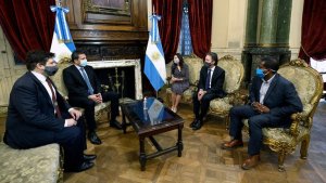 Un integrante de la misión del FMI dio positivo de coronavirus