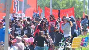 Las organizaciones sociales de Neuquén afirmaron que la demanda en los comedores se ha cuadriplicado con la pandemia. Foto. Yamil Regules
