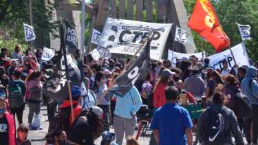 Las organizaciones anunciaron que el acampe se extenderá por 48 horas. (Yamil Regules).-