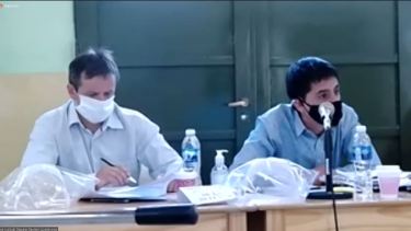 Pallero, a la izquierda, y su defensor Méndez, quien durante el juicio pidió que no se publicaran fotos del policía.