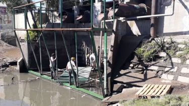 Se encuentra colocado en la estación de bombeo del bulevar Ayacucho. Foto Gentileza