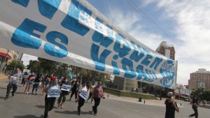 Marcharon en Neuquén contra del aborto legal, gratuito y seguro