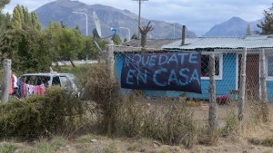 Coronavirus: Carreras pidió ayuda a los dirigentes barriales Bariloche