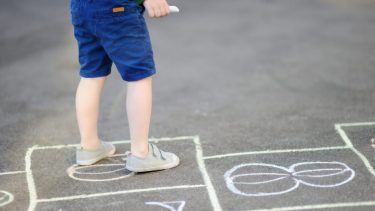 Zapala y San Martín de los Andes serán parte de la rayuela más larga del mundo