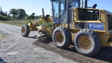 El municipio comenzó a reparar 134 kilómetros de caminos rurales de Regina. (Foto Néstor Salas)