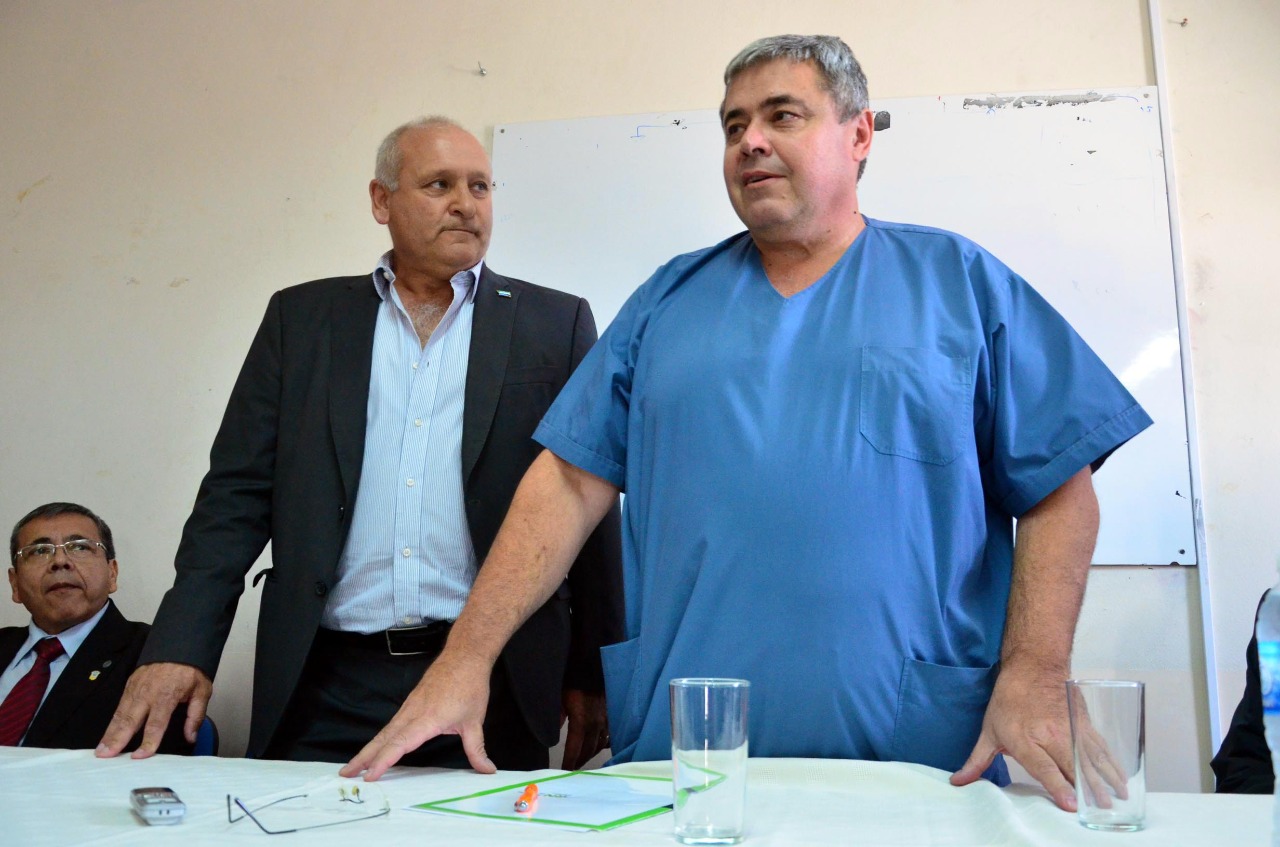 Rovasio, con Zgaib, en el 2016 cuando el médico se hizo cargo del hospital Zatti. Foto: Marcelo Ochoa