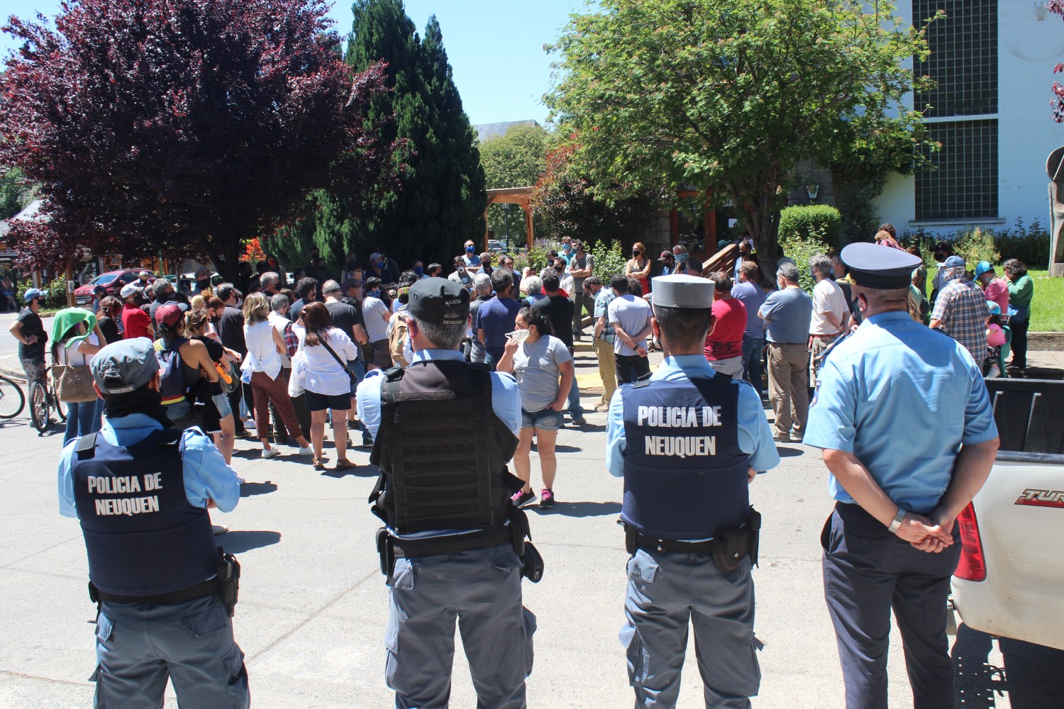 Personal policial se dispuso frente al municipio para garantizar la seguridad.
