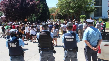 Vecinos de San Martín de los Andes marcharon en contra del regreso a Fase 1