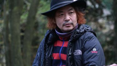 Sion Sono muestra las peripecias de directores y actores de cine en "Red Post on Escher Street".