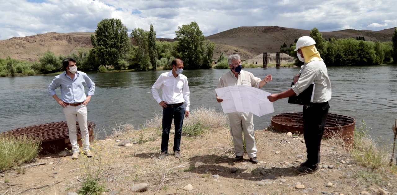 Autoridades provinciales y municipales visitaron el reinicio de obras en en río Collón Curá (Neuquén Informa)