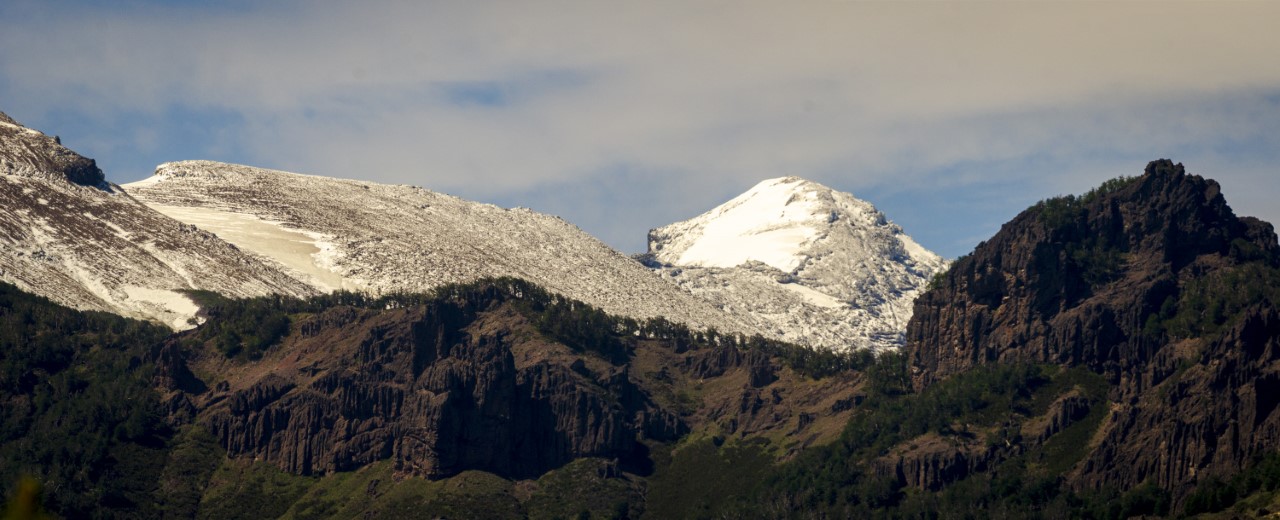 Maravilla. Los picos nevados de San Martín de los Andes tras las nevadas de primavera de esta semana. Foto: Patricio Rodríguez.
