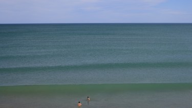 De momento, los residentes disfrutan de las playas en soledad. Foto: Martín Brunella.