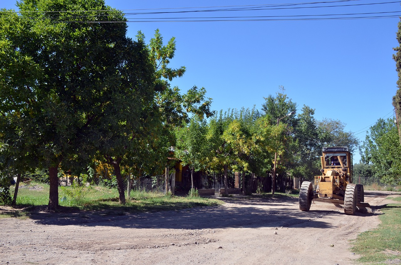 Se proyecta comprar equipos para mantener las calles rurales de Regina. (Foto Néstor Salas)