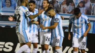 El festejo del primer tanto de Atlético Tucumán sobre Racing, anotado por Lucas Melano. 