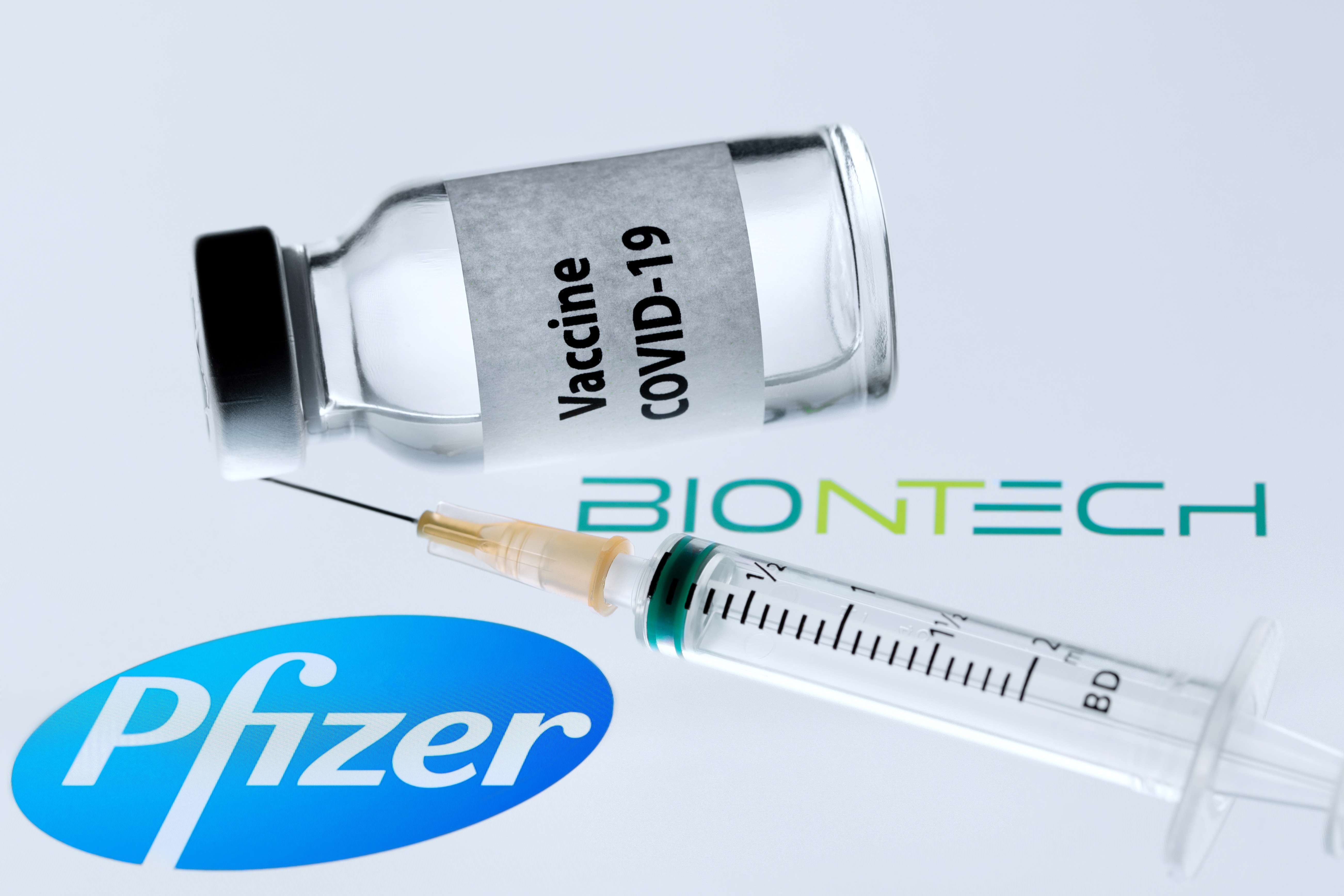 Dos dosis de Pfizer o AstraZeneca protegen contra la hospitalización por la variante Delta.