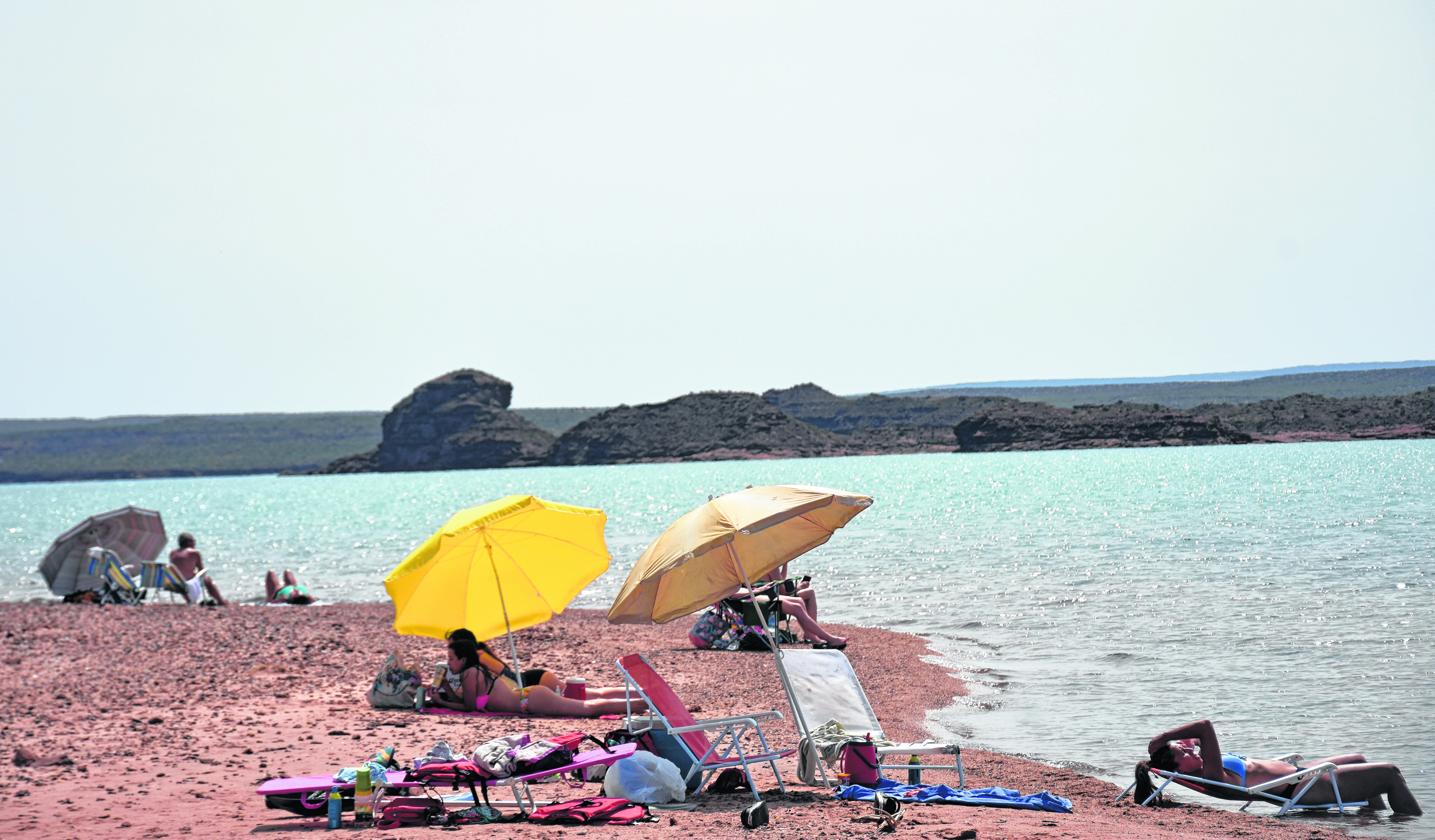 Pueblo Blanco es una playa que queda cruzando la represa, a 8 km y del lado rionegrino. Foto: Florencia Salto.