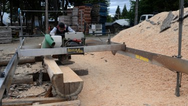 Uno de los aserraderos móviles con los que cuenta la ciudad. Foto: Alfredo Leiva