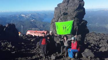 Sueño cumplido: un grupo de personas ciegas subió al volcán Lanín
