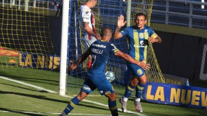 Rosario Central goleó a Patronato y lidera la Zona Complementación A. Mirá los goles