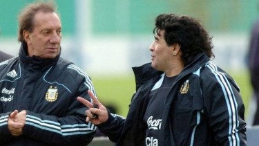 Bilardo, ¿el único hombre en la Tierra que no sabe que murió Maradona? 