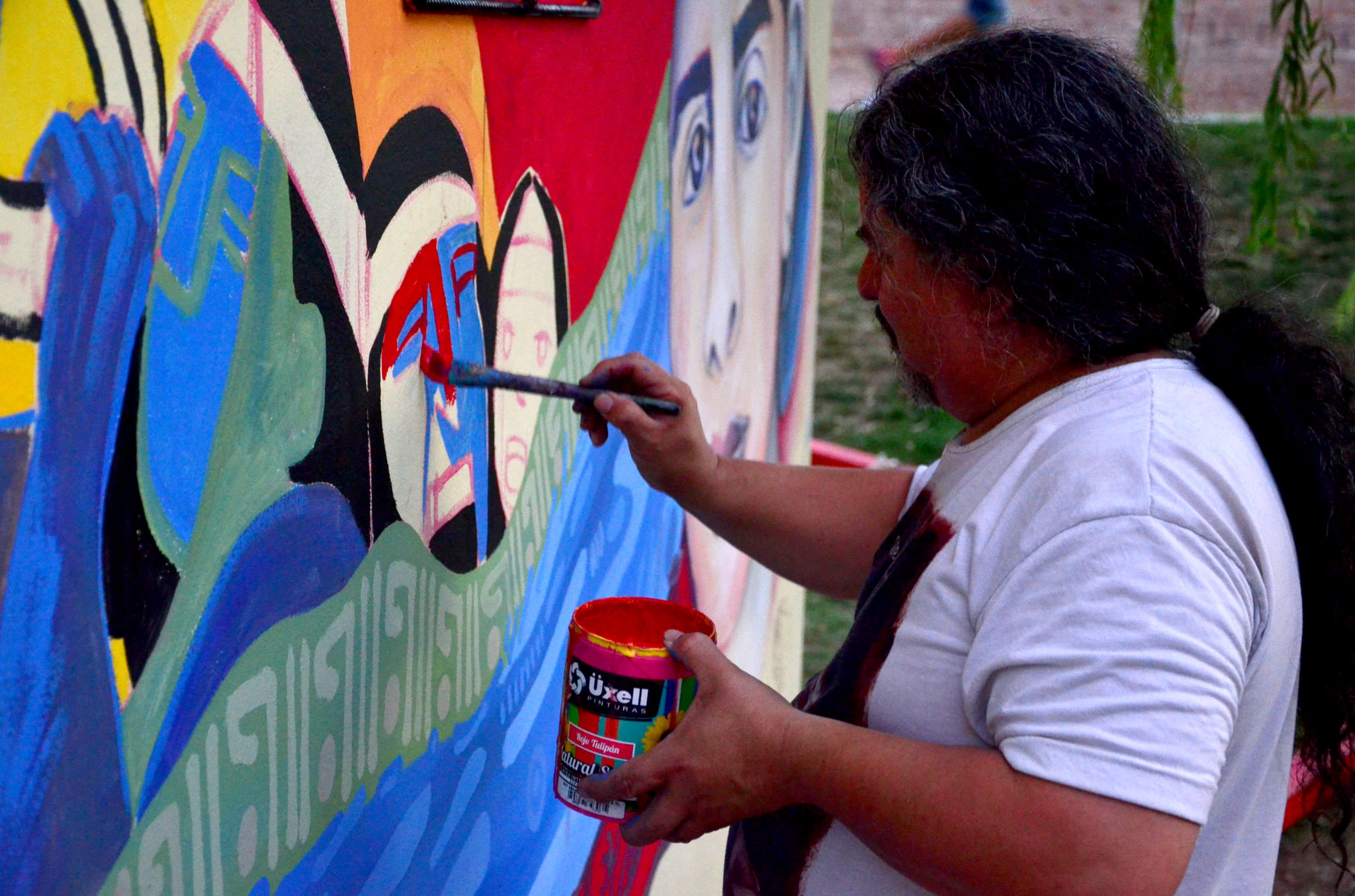 Chelo Candia el reconocido muralista de General Roca estará participando del evento. Foto archivo