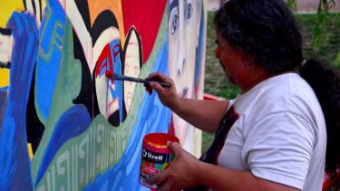 Chelo Candia el reconocido muralista de General Roca estará participando del evento. Foto archivo