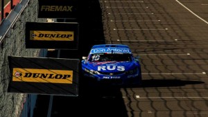 Azar aprovechó su oportunidad y volvió al triunfo en el Top Race