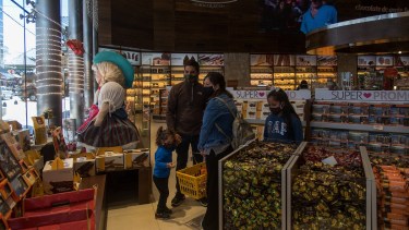 La reactivación comercial con el turismo se evidencia en Bariloche. Foto: Marcelo Martinez