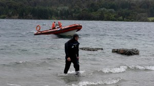 Vuelven a rastrillar el lago Moreno en busca del joven desaparecido en Bariloche