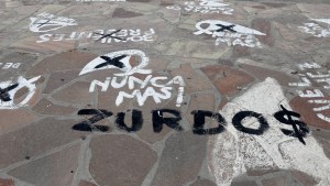 Las pintadas de odio en el Centro Cívico no fueron en la marcha contra el aborto