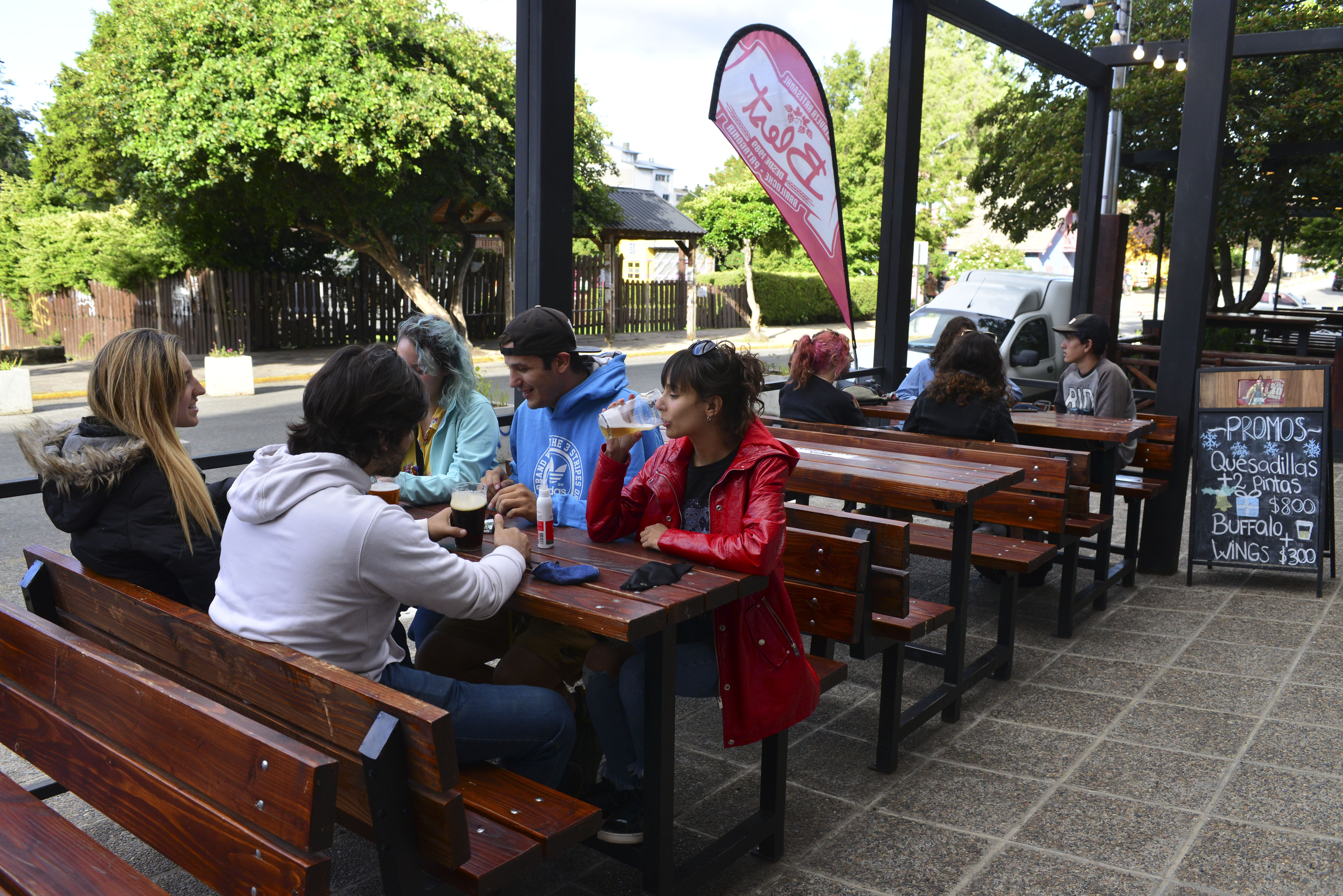 Con el pase a DISPO, se habilitan en Bariloche las reuniones al aire libre de hasta 20 personas. Foto: Alfredo Leiva
