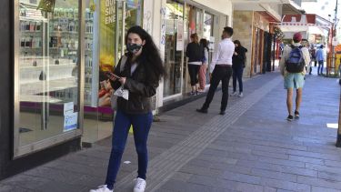 Para hoy 24 y mañana 25 de diciembre rigen horarios especiales para circular en Bariloche. Foto: Chino Leiva