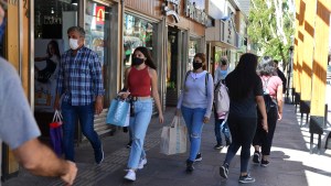 ¿Los contagios crecen en Bariloche por el turismo?