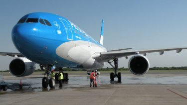 Un Airbus 330-200 fue acondicionado para hacer el traslado de las vacunas rusas. (Gentileza).-