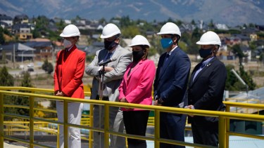 La gobernadora rionegrina Arabela Carreras estuvo este miércoles en la inauguración de la planta de tratamiento de líquidos cloacales en Bariloche. (Foto Alfredo Leiva)