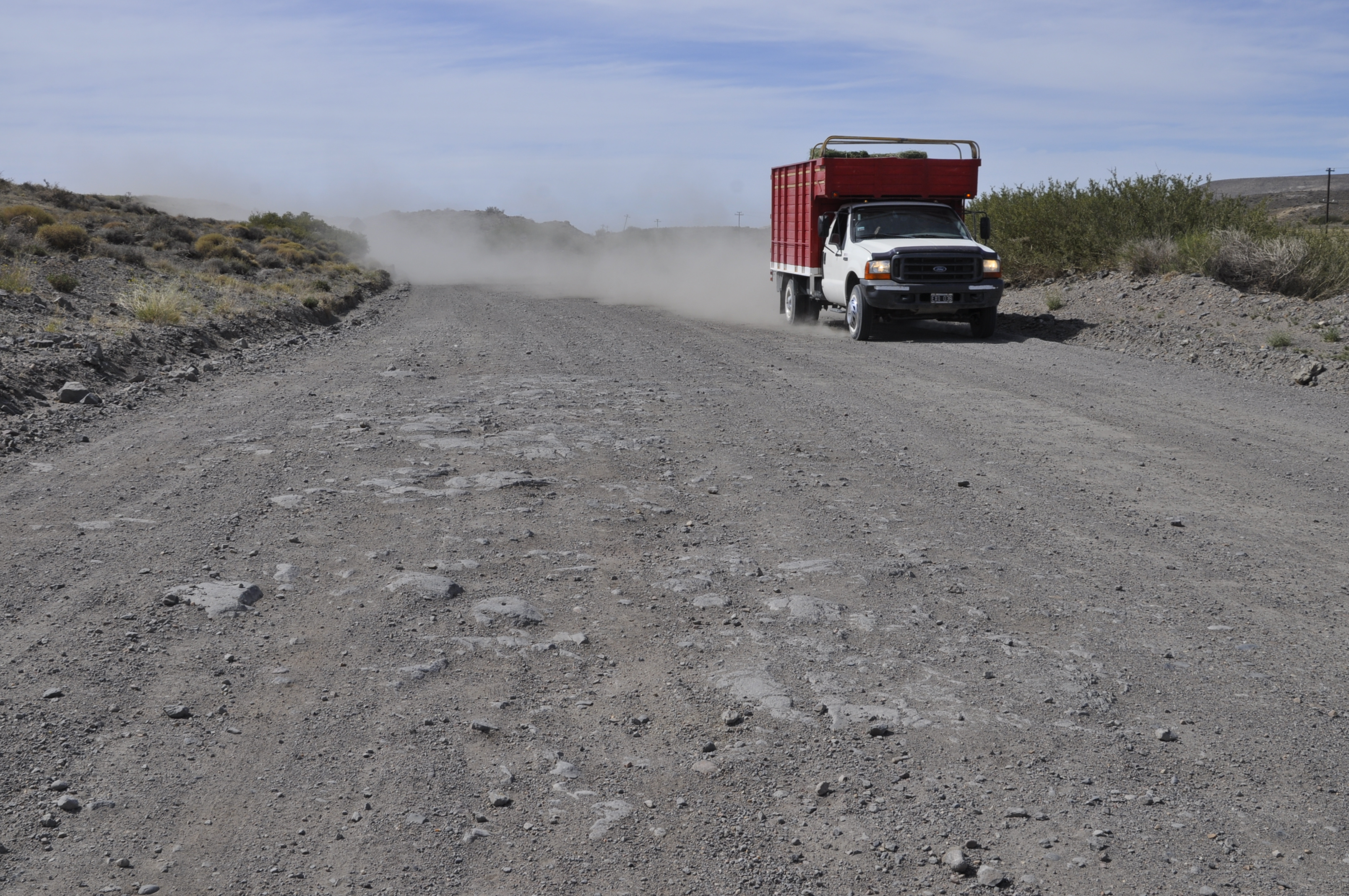 De los 602 kilómetros, faltan construir 77 de pavimento. Algunos tramos de ripio no presentan el mejor estado. Foto: José Mellado.