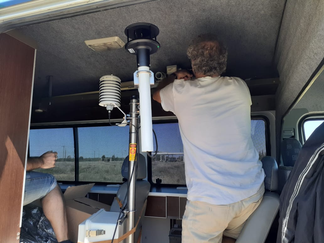 Un camión con instrumentos del Servicio Meteorológico Nacional está en Valcheta para colaborar con el estudio que se hará de la atmósfera durante el eclipse solar 2020