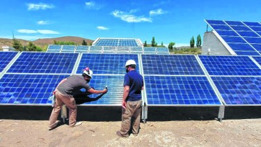 El nuevo sistema fotovoltaico permitió brindar energía las 24 horas a la localidad. 