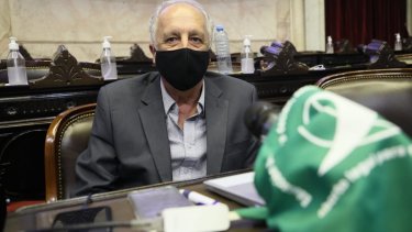 Carnaghi recordó que se sancionó, en el 2018, en la Legislatura  una comunicación al Congreso apoyando la legalización de la IVE. "En ese momento junto a las diputadas y diputados de mi bloque impulsamos el proyecto. Hoy me toca asumir ese mandato", resaltó. (Gentileza).-