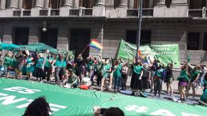 Movilización y pañuelazo en apoyo a la legalización del aborto