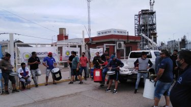 Los aceiteros y recibidores de granos continúan con el paro, al menos, hasta las 16 de hoy. (Gentileza).-