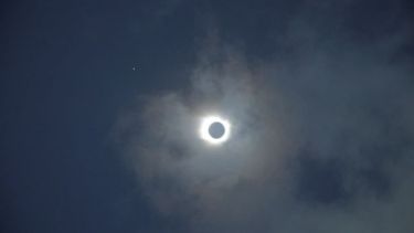 La luna cubre totalmente al sol. Foto: José Mellado.