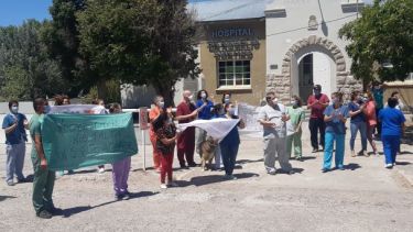 Este martes realizaron la tercera manifestación en reclamo de una "recomposición salarial". Foto: José Mellado.