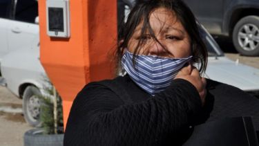 Rosana Del Valle Martín no puede contener las lágrimas al recibir las llaves de su vivienda. Foto: José Mellado.