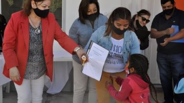 La gobernadora y la intendente encabezaron el acto de entrega de viviendas. Foto: José Mellado. 