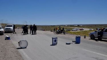 Los trabajadores quieren que se firmen el contrato entre Equimac y Vialidad Nacional antes de fin de año. Foto: José Mellado.
