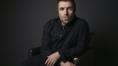 Liam Gallagher navega con la música en "Down By The River Thames".
