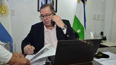 El intendente reginense dispuso adherir a las pautas sanitarias para el pase a DISPO.