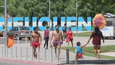 Desde el Municipio de Neuquén se indicó que no superó el 50% de ocupación en los balnearios durante el fin de semana, según se estableció por protocolos. Foto: Oscar Livera